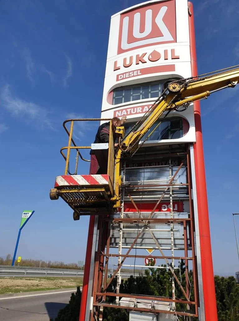 Demontáž totemu, LUKOIL Hrádok 3